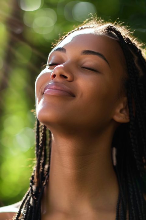 mulher-bonita-com-trancas